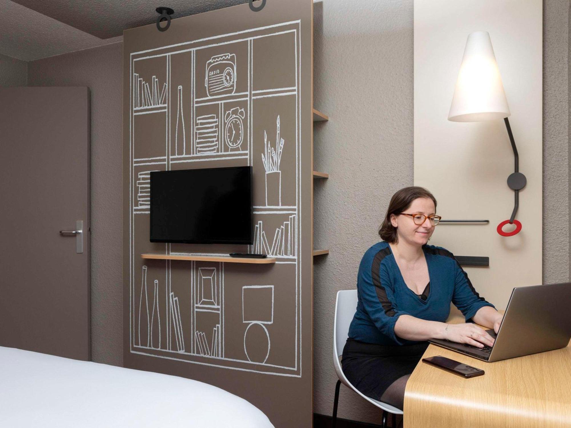 Ibis Paris Porte De Bercy Charenton-le-Pont Eksteriør billede