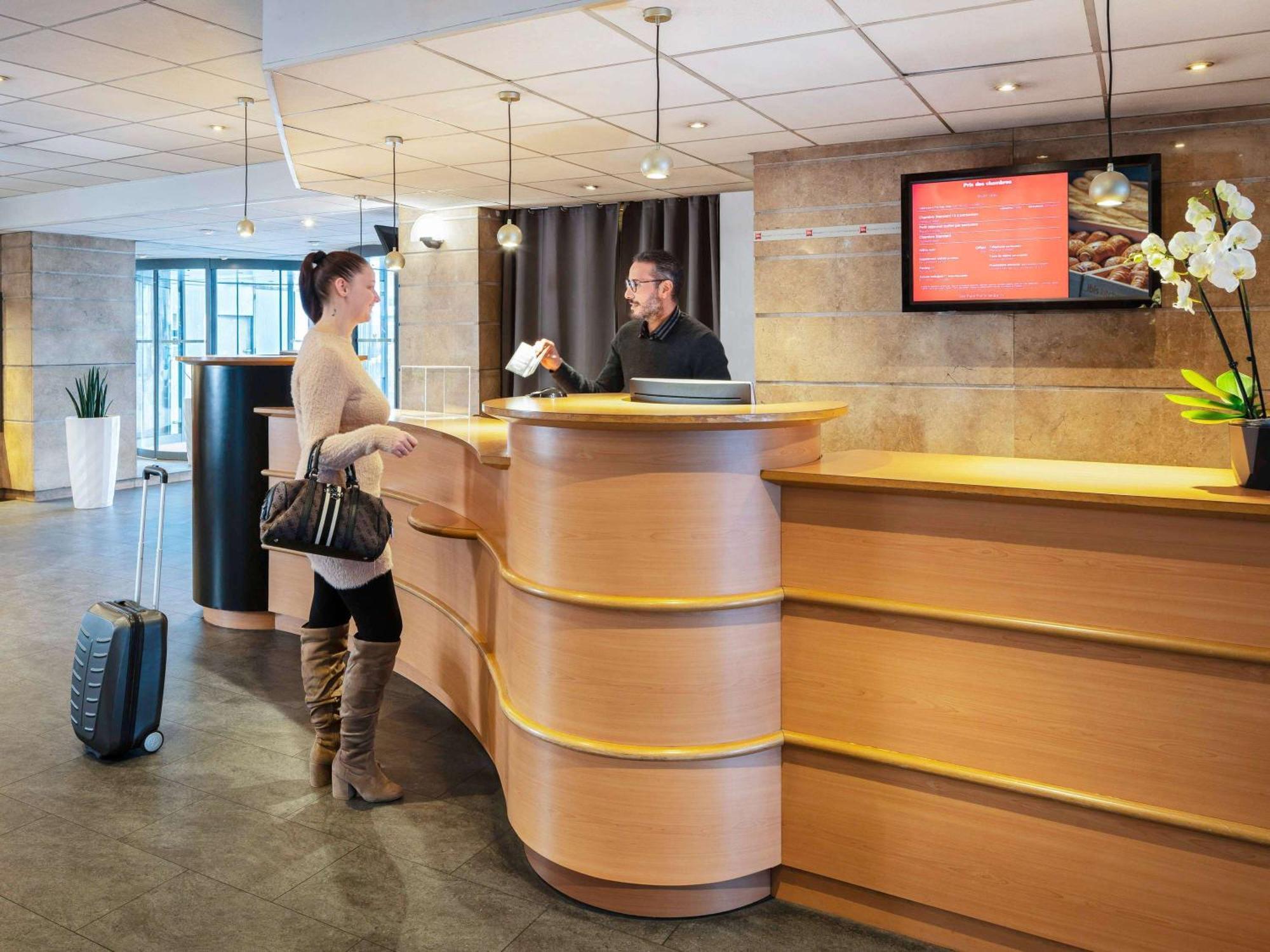 Ibis Paris Porte De Bercy Charenton-le-Pont Eksteriør billede